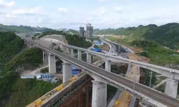 【礼仪大桥成功合拢】坚持红色传承 推动绿色发展