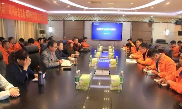 【辉创普法活动】“遵法守法 携手筑梦”——服务农民工法治安全宣传行动讲座成功举行