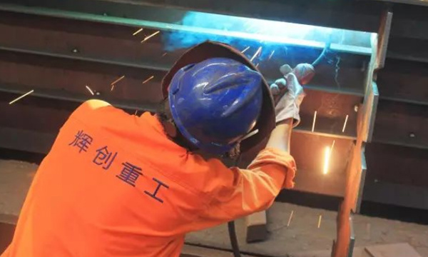 酷暑盛夏，热浪滚滚。进入三伏后，气温节节攀升，持续高温天气给生产、工作和生活带来了