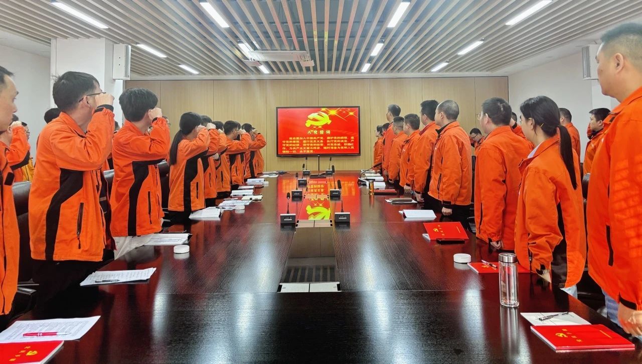 
    【党建要闻】淬炼初心担使命，辉创重工党委组织召开主题党日活动
