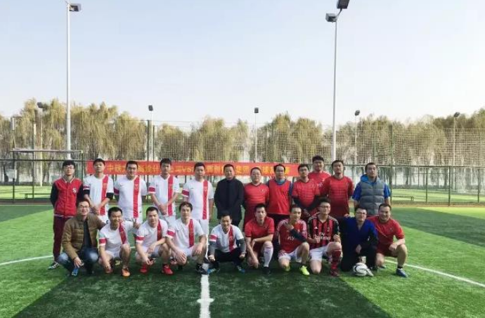 
    【赛球技，促交流】辉创重工VS大桥局设计分公司，足球友谊赛圆满结束
